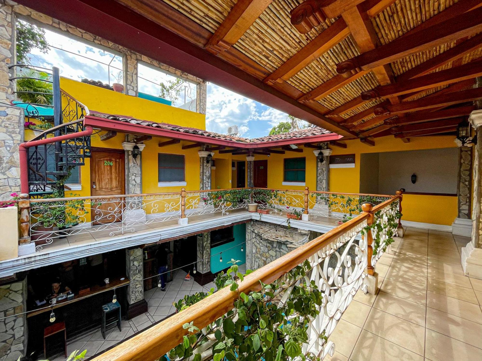 Oasis Hostel Granada Exterior photo
